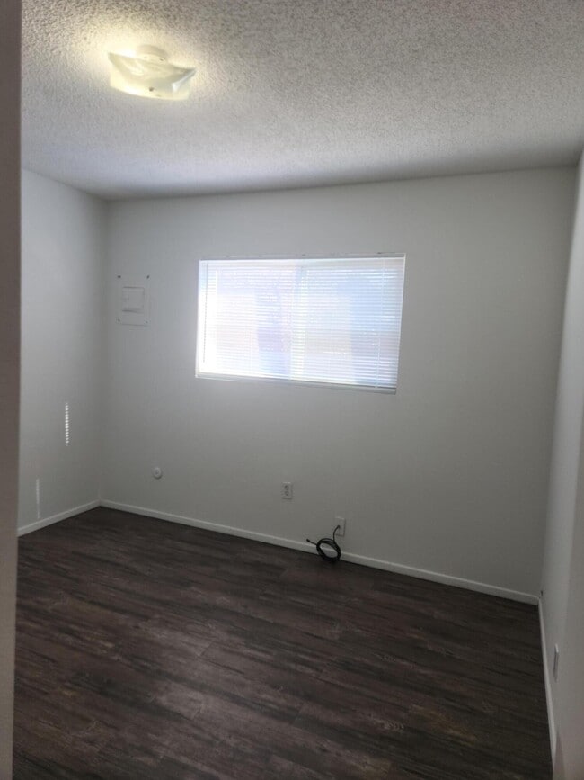 Building Photo - 1212 Chelwood Park Blvd NE