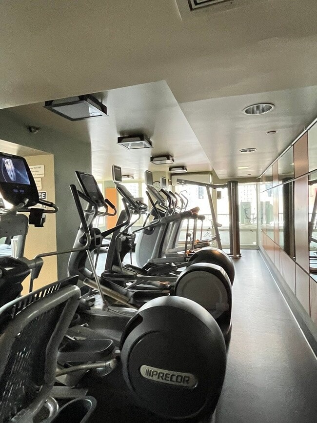 Building Photo - 345 N La Salle Dr