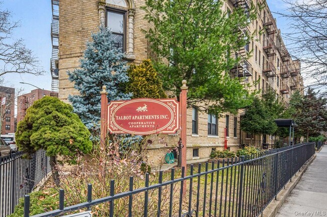 Building Photo - 83-64 Talbot St