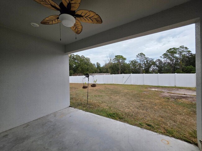 Building Photo - 4-Bedroom, 2.5-Bathroom in Lakeland