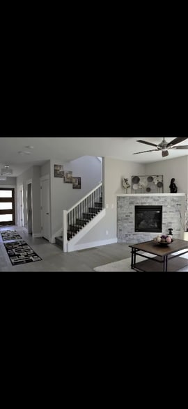 Building Photo - 934 Ash St