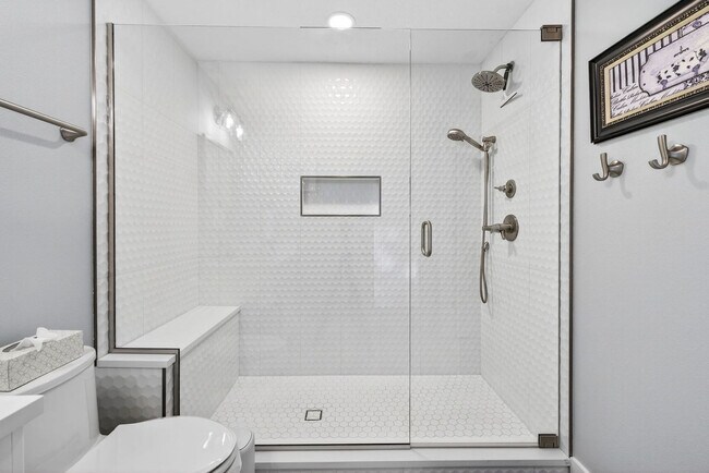 Building Photo - 1412 Gladys Cir