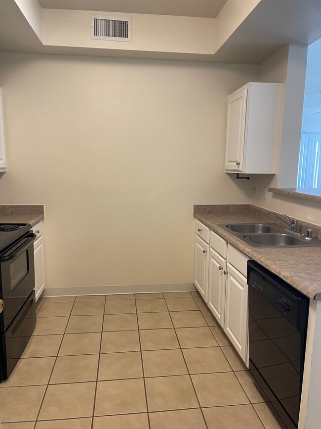 Building Photo - 12886 Ironstone Way