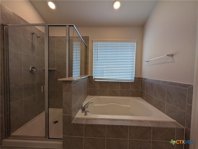 Building Photo - 3069 Charyn Wy