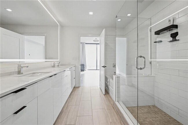 Building Photo - 788 West Marietta St NW