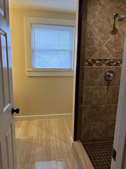 Building Photo - 4635 Cumby Rd