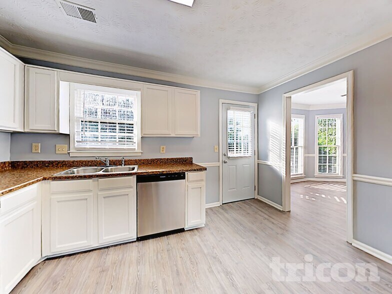Building Photo - 3850 Paulownia Dr