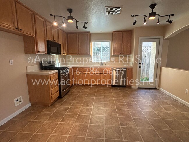 Building Photo - West Roseville LongMeadow 2 Gated, Single ...