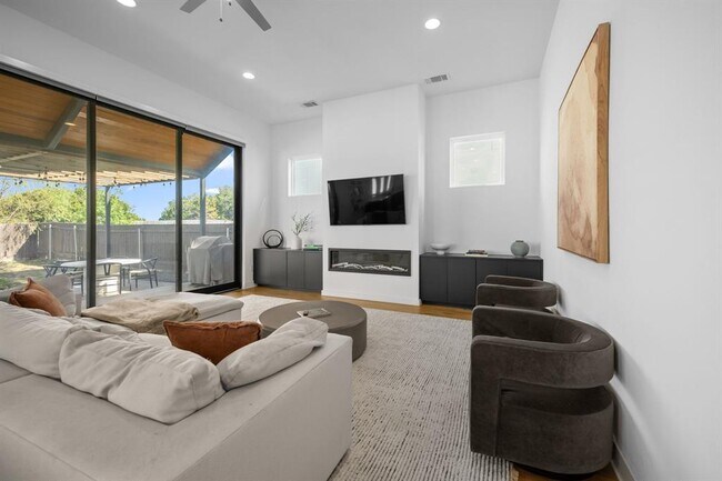 Building Photo - 7308 Cordoba Dr