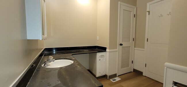 Building Photo - Beautiful 2 Bedroom / 2 Bath Bungalow Next to Hidden Valley Golf Club with Large Private Patio, N...