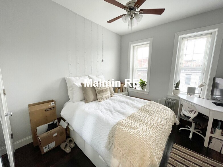 Building Photo - 998 Tremont St