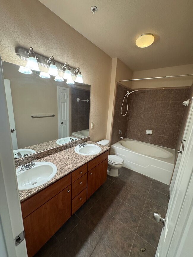 Building Photo - ***Gated community*** Spacious 2-bedroom, 2-bathroom condo in Antelope