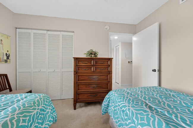 Building Photo - 14095 Royal Vista Dr