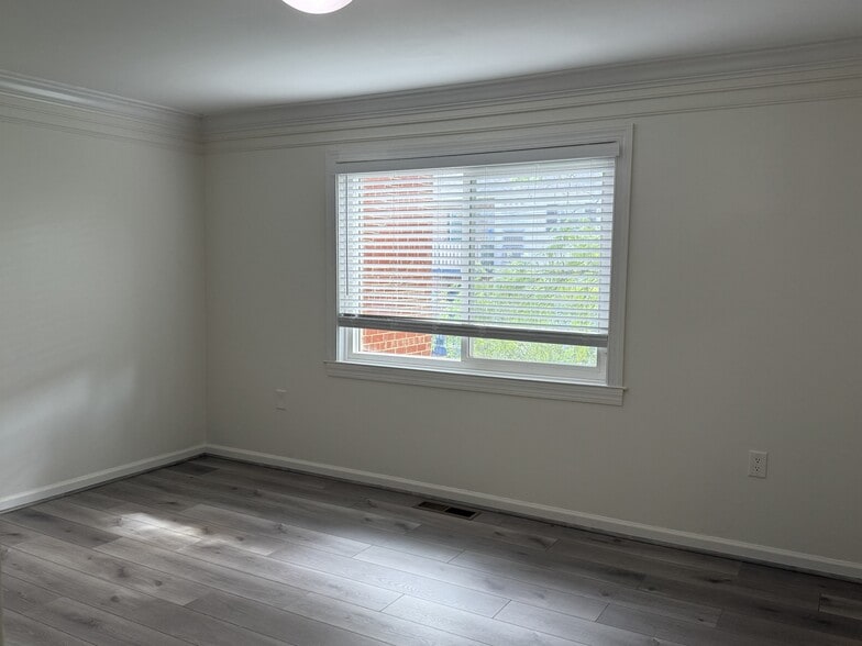 Building Photo - 5909 Mayflower Ct