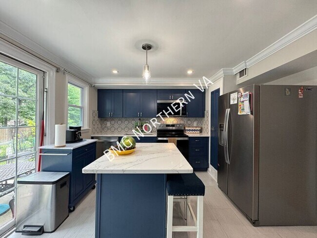 Building Photo - 1304 Dulles Pl