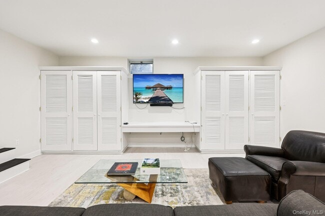 Building Photo - 6 Carol Ln