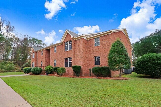 Building Photo - FOR RENT in Waynetique Apts ~ 2 Bedroom, 2 Bathroom Apartment in Goldsboro *Excellent Wayne Memor...