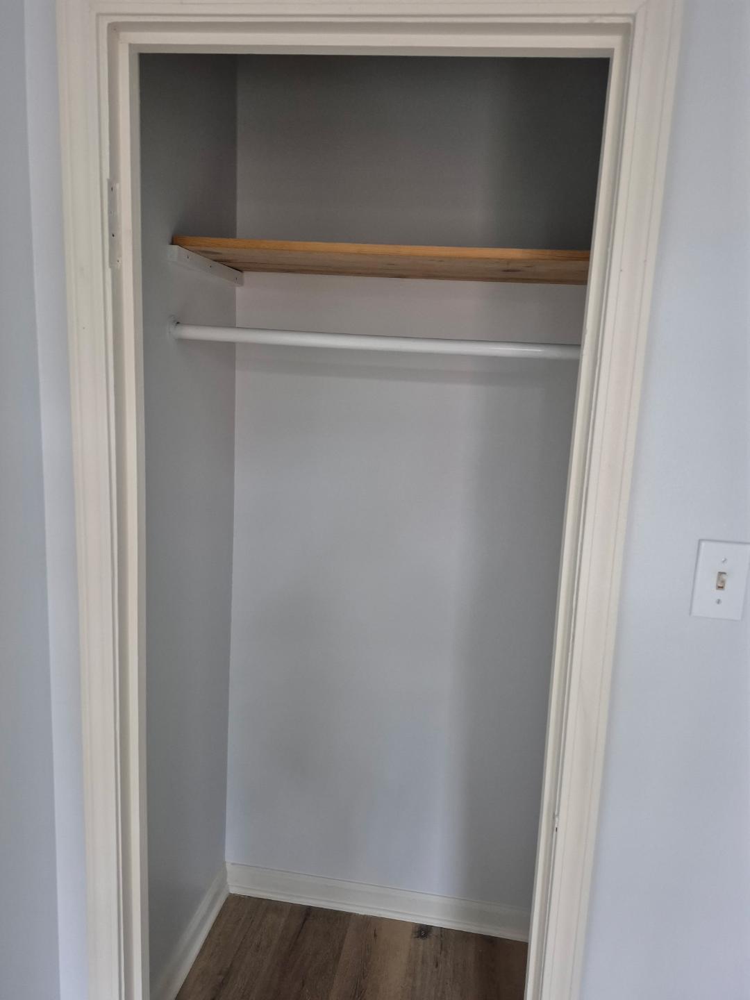 closet - 8702 S Escanaba Ave