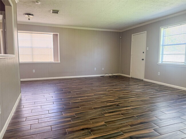 Building Photo - 2906 Quail Valley E Dr