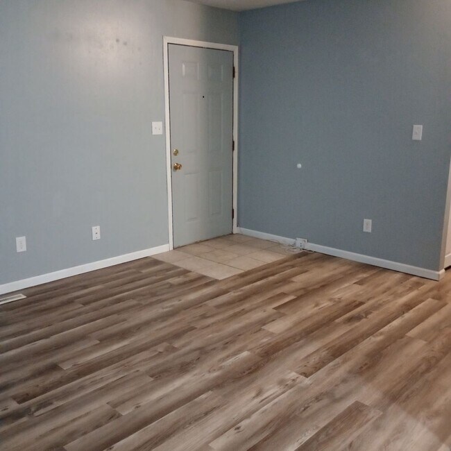 Building Photo - S0272-MF2