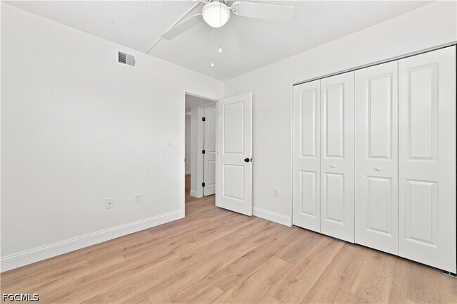 Building Photo - 9261 Central Park Dr