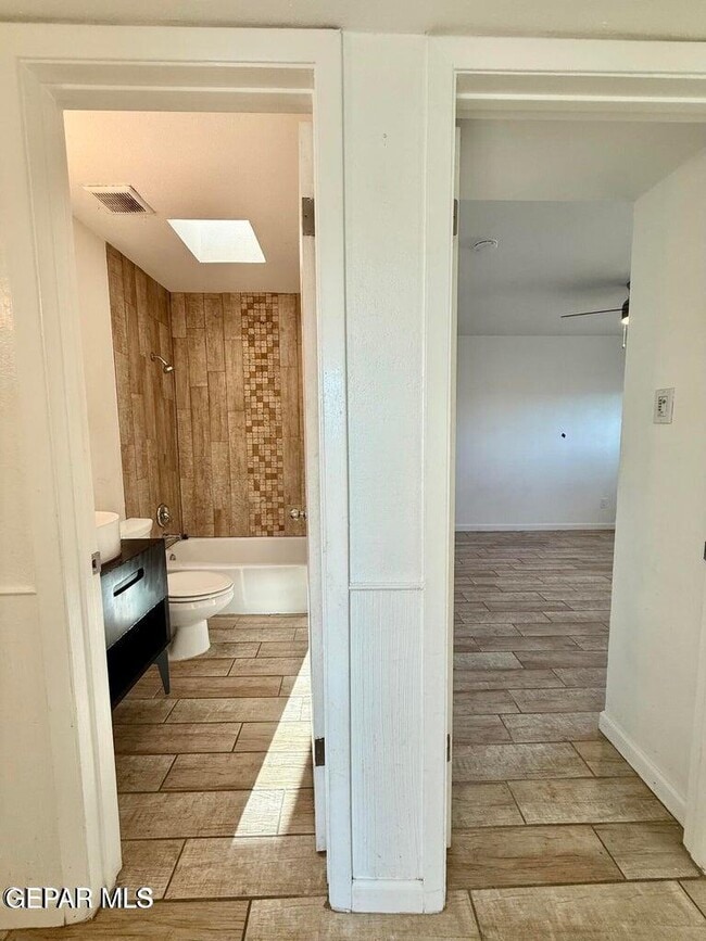 Building Photo - 10833 Cardigan Dr