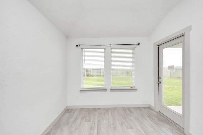 Building Photo - 7923 Cattleman Vly Dr