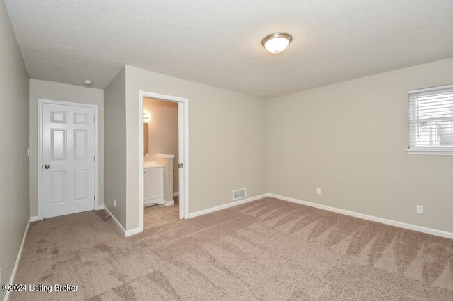 Building Photo - 5613 Ree Dr