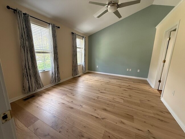 Building Photo - SIngle Family