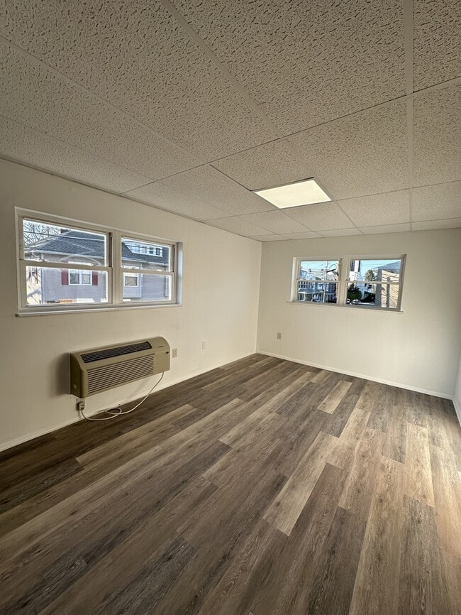 Building Photo - 113 E Middle St