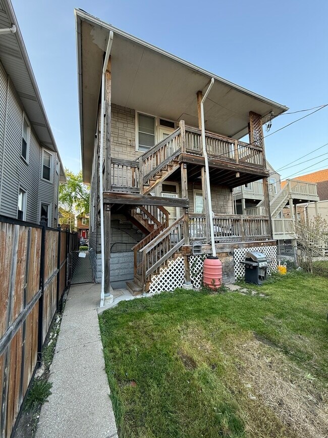 Building Photo - 4129 W School St