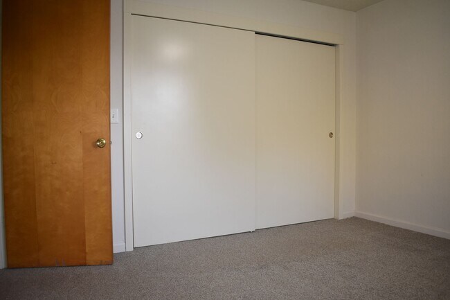 Building Photo - 3794 Circle Dr