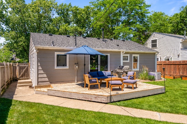 Building Photo - 2425 Cavell Ave S