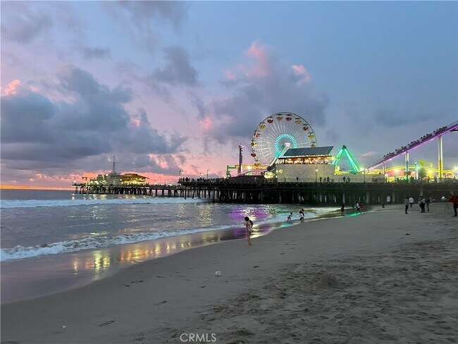 Close to the pier - 2002 4th St