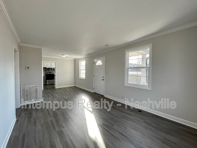 Building Photo - 109 W Trinity Ln