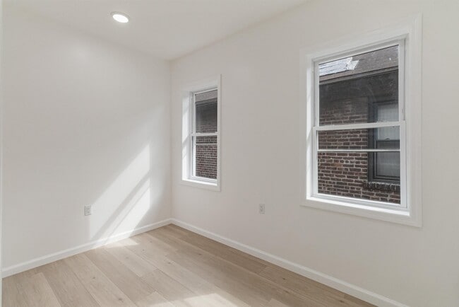 Building Photo - 709 Grand Ave