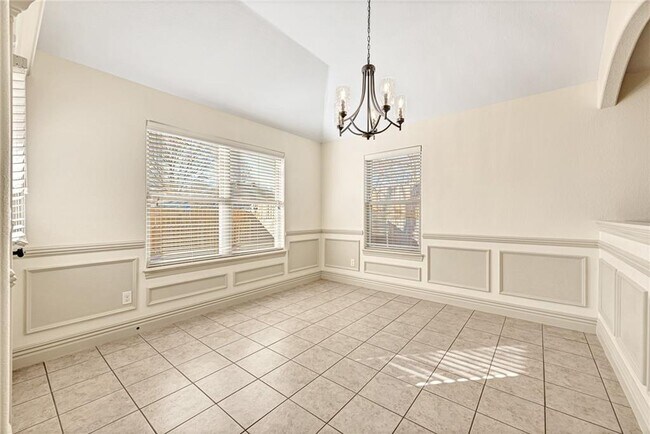 Building Photo - 103 NE Chicory Ln