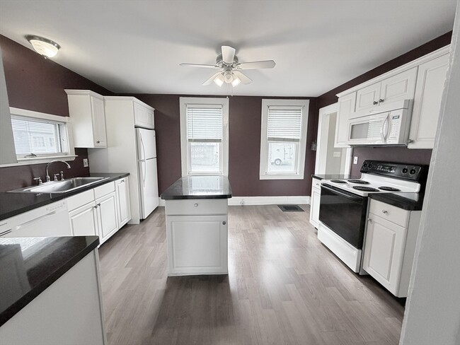 Building Photo - 70 Turnpike St