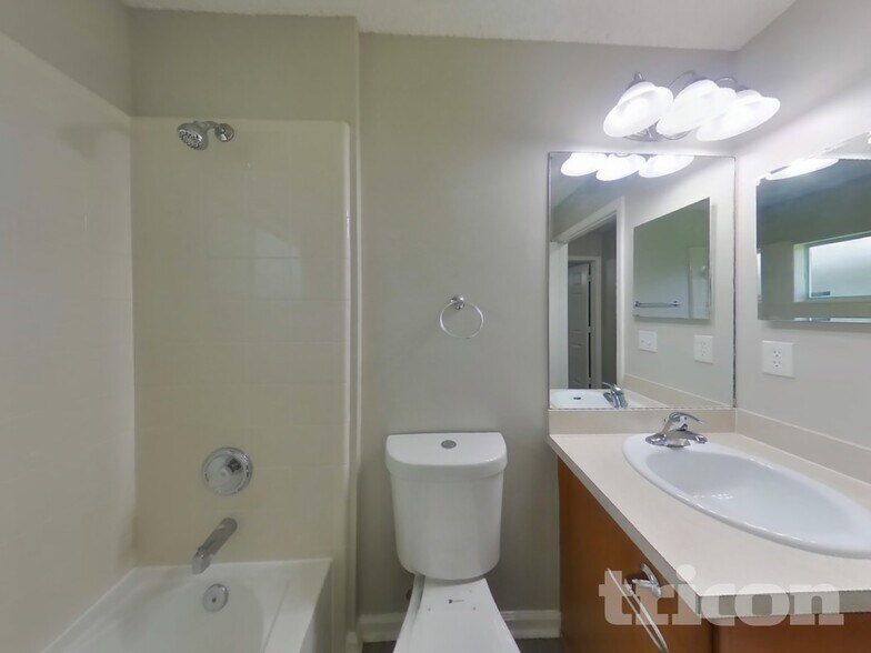 Building Photo - 87535 Creekside Dr
