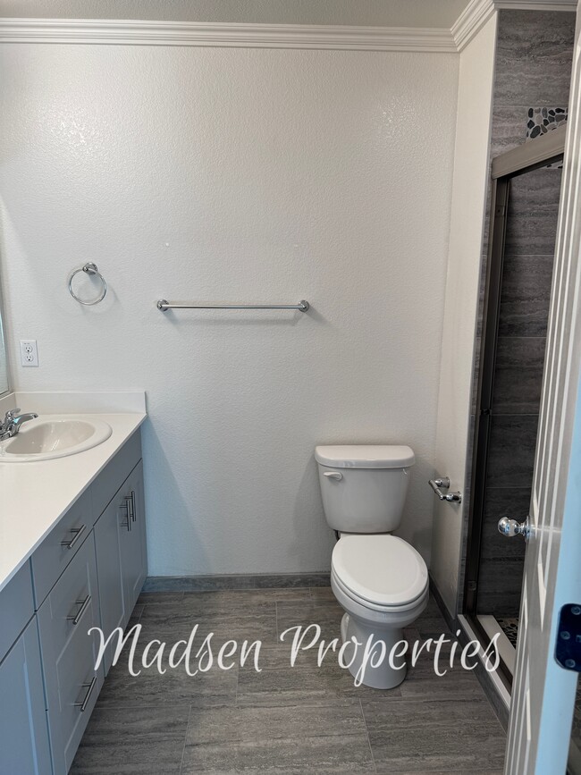 Building Photo - 114 Christian Ave