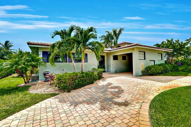 Building Photo - 390 N Juno Ln