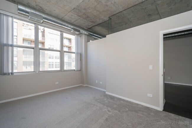 Building Photo - 1000 W Adams St
