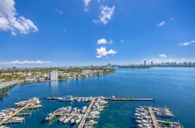 Building Photo - 7601 E Treasure Dr