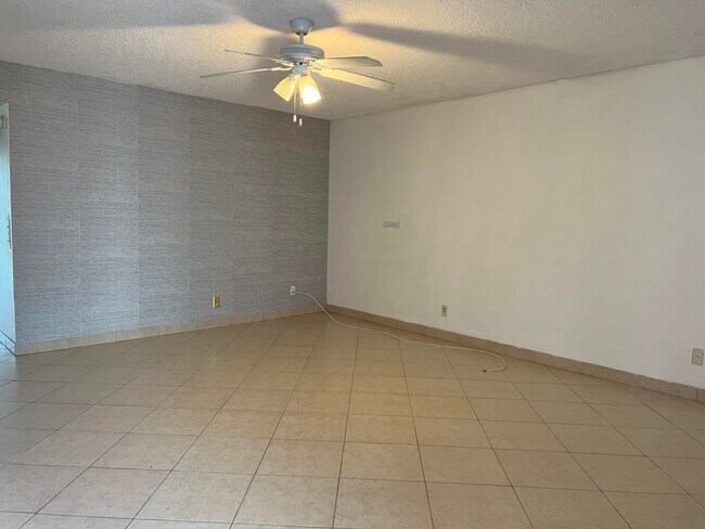 Building Photo - 82 Normandy Ln