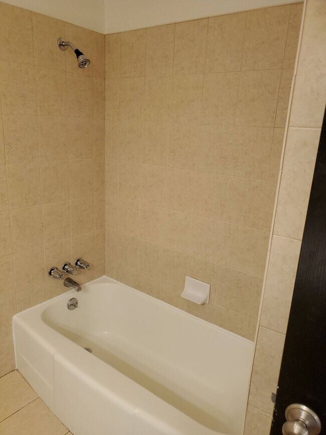 Building Photo - Spacious home in the Augusta Road Community - Lawn care included!