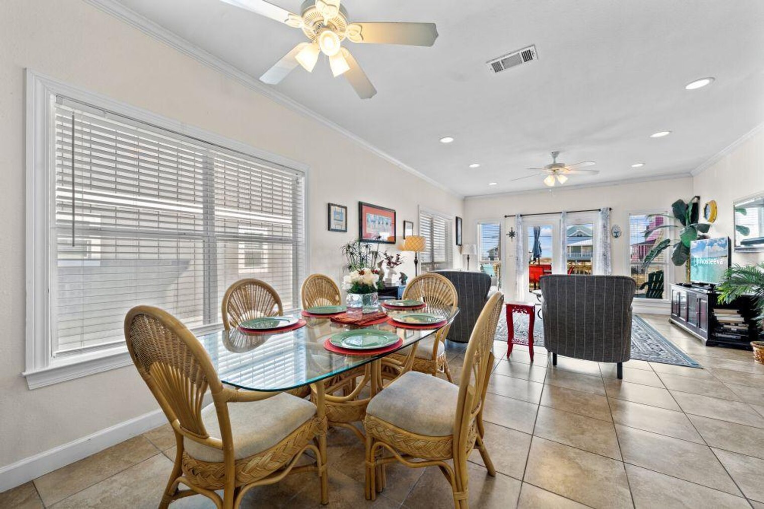 Building Photo - 1412 W Beach Blvd