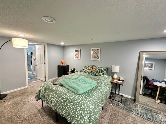 Building Photo - 382 N 200 E