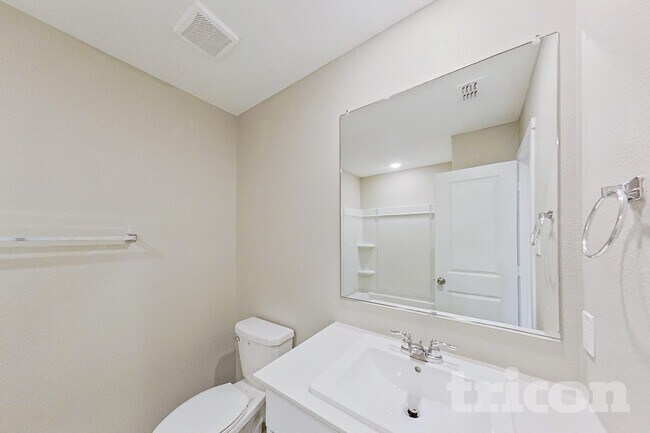 Building Photo - 830 Ginkgo Wy