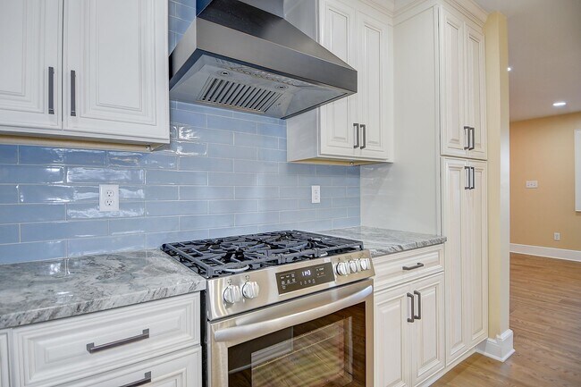 Building Photo - FOR RENT VIRGINIA BEACH