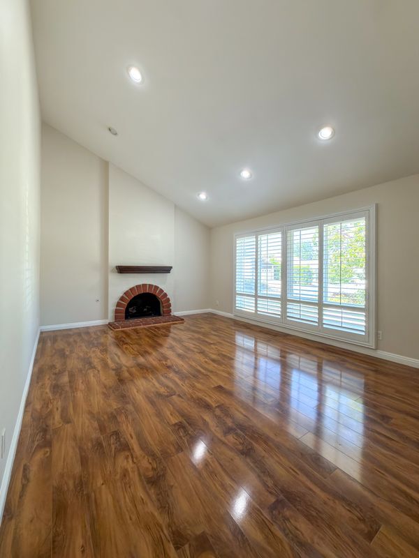 Building Photo - 5445 Sunvalley Ct